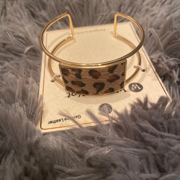 Gold and cheetah Print cuff bracelet - Picture 1 of 1